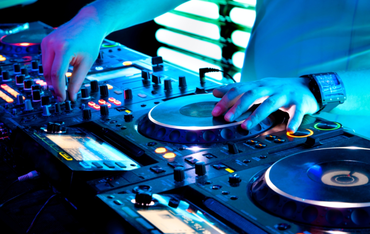 DJ equipment hire turntables party 